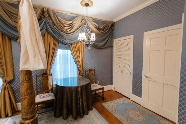 1840s Carrollton Inn image 29